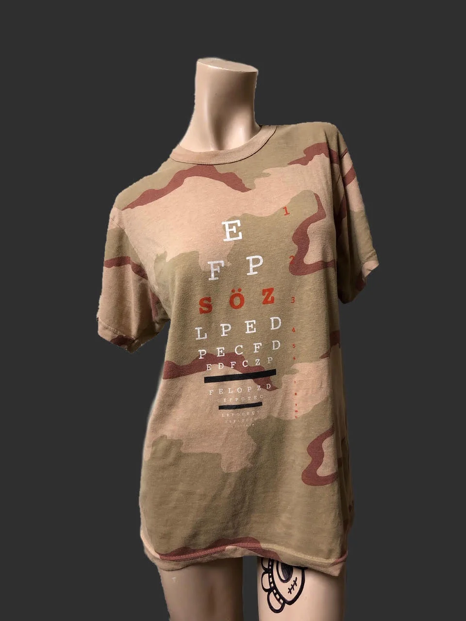 Desert camo eye chart all-over screen print tee multicolor Colorado
